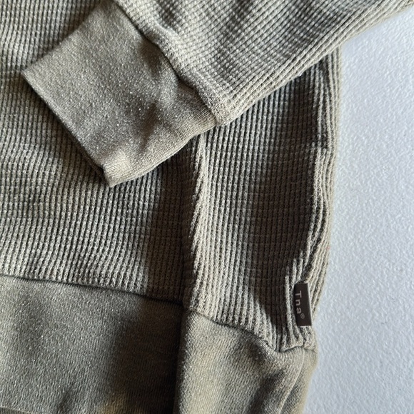 TNA Olive Green - Picture 2 of 4